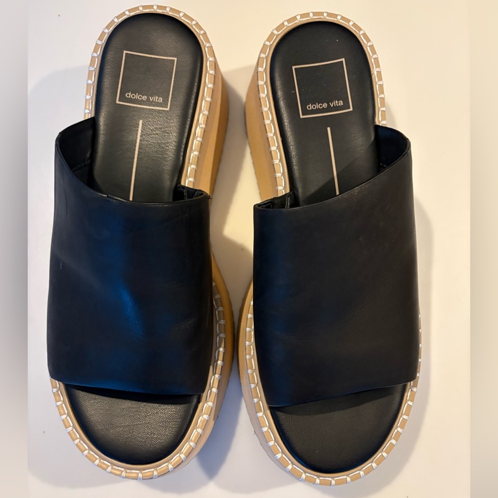 Dolce Vita Darcel Black Sandal in Good Condition Size 8.5